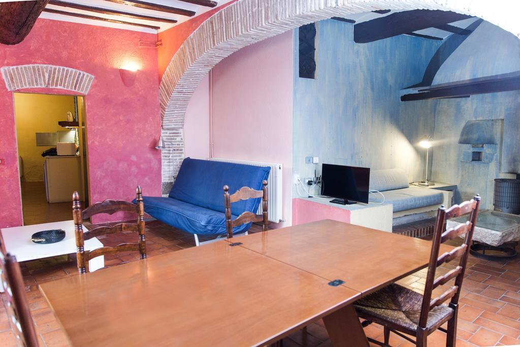 Apartaments Can Gibert กัสเตโย เดมปูเรียส ภายนอก รูปภาพ